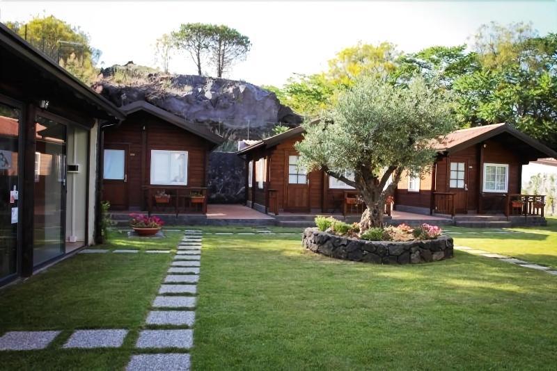 Etna Hut Bed and Breakfast Nicolosi Buitenkant foto