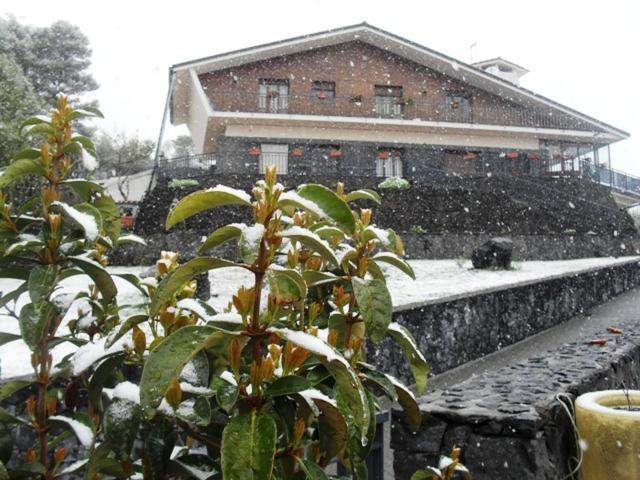 Etna Hut Bed and Breakfast Nicolosi Buitenkant foto